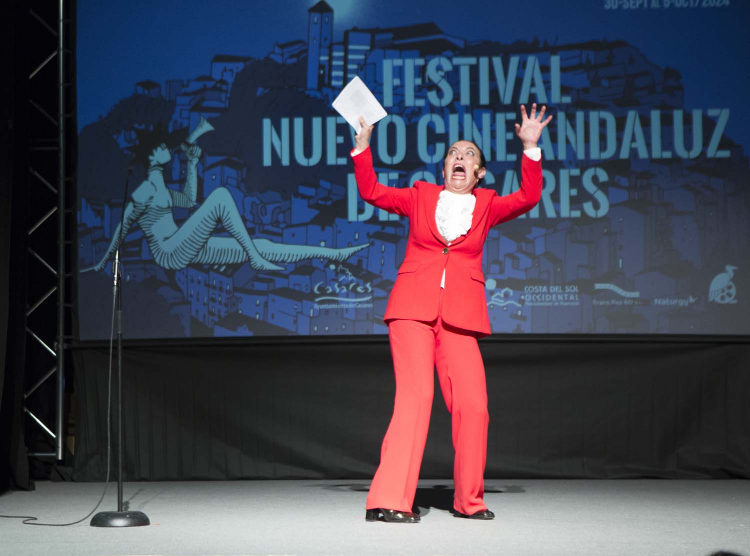 La actriz Inmaculada Pérez Quirós ha conducido la gala de clausura del XI Festival Nuevo Cine Andaluz de Casares (octubre de 2024)